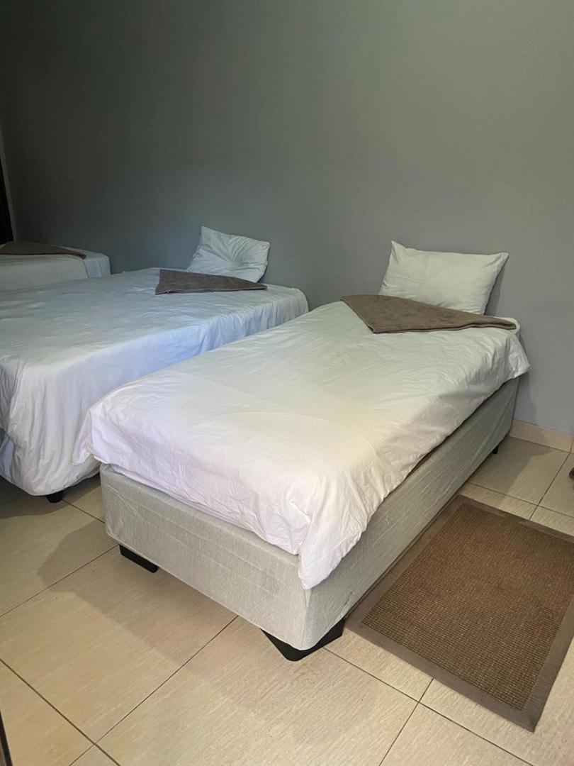 Pandeinge Hotel Windhoek Bagian luar foto