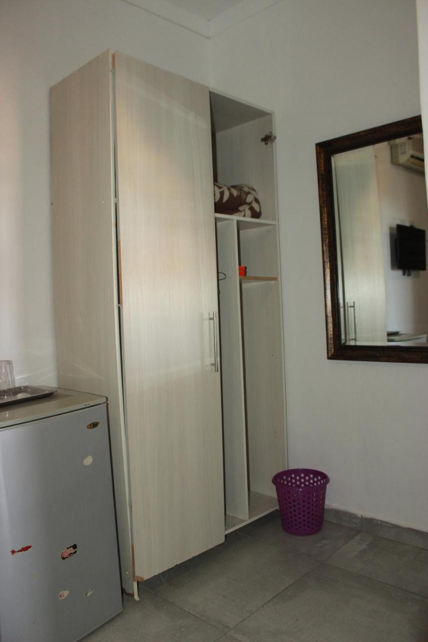 Pandeinge Hotel Windhoek Bagian luar foto