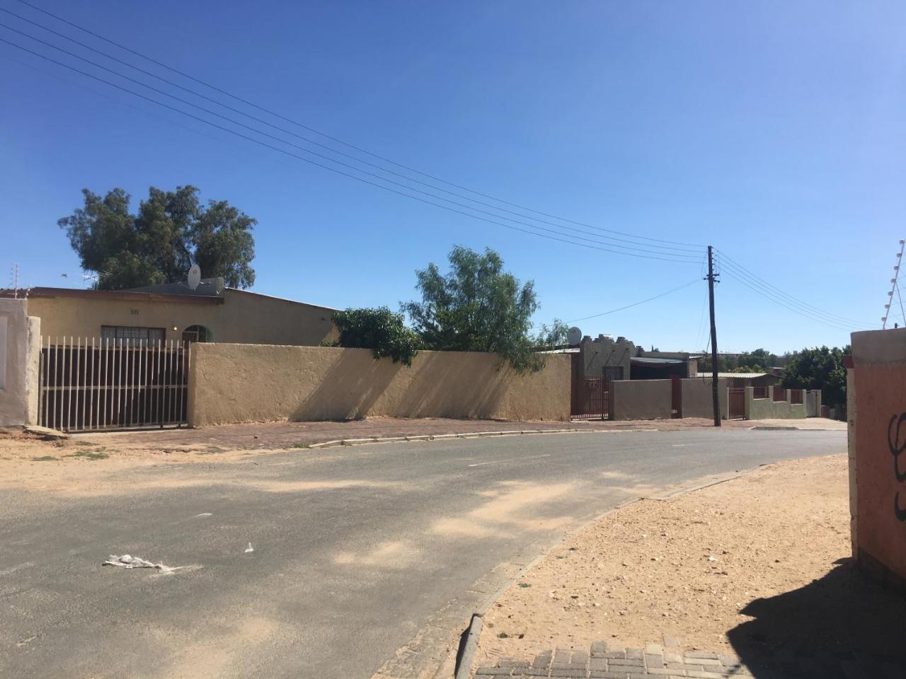 Pandeinge Hotel Windhoek Bagian luar foto