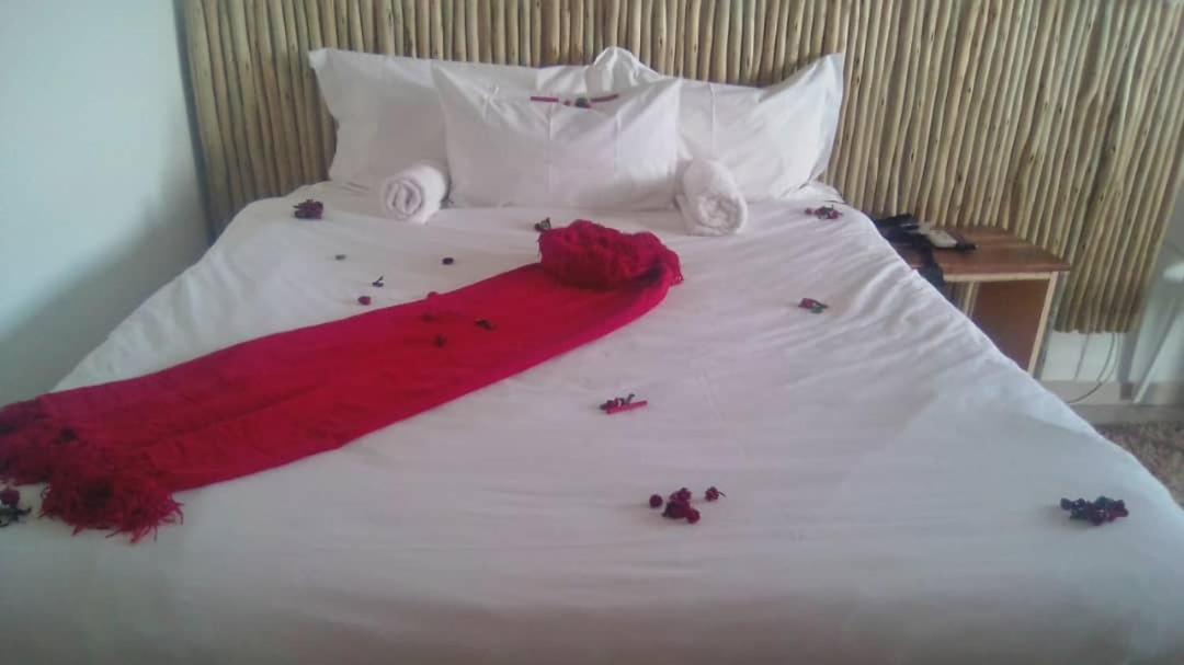 Pandeinge Hotel Windhoek Bagian luar foto